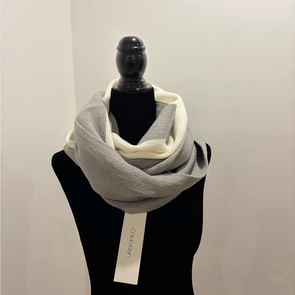 NWT Calvin Klein Two-Tone Infinity Scarf